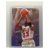 Scottie Pippen 1996 SKybox Premium