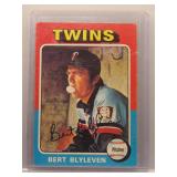 Bert Blyleven blowing bubble 1975 Topps