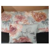 Queen comforter with 1 throw pillow