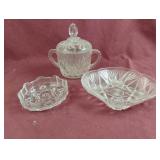 Vintage glass candy dish with lid and 2 glass