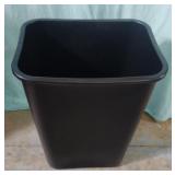 10gal trash can. New. 20" tall