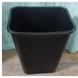10gal trash can. New. 20" tall