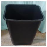 10gal trash can. New. 20" tall