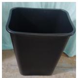 10gal trash can. New. 20" tall