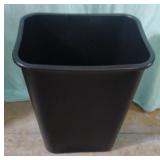 10gal trash can. New. 20" tall