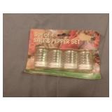 Set of 4 salt and pepper set