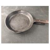 Iron skillet 6.5". Made in Taiwan