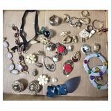 Group of Broken and mismatched jewelry Group of Broken and mismatched jewelry