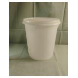 Tupperware container 10 x 10.5 Tupperware container 10 x 10.5