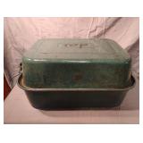 Enamel pot roast pan. Green in color 18 x 9 x 14 Enamel pot roast pan. Green in color 18 x 9 x 14