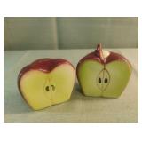Ceramic apple salt and pepper shaker set Ceramic apple salt and pepper shaker set