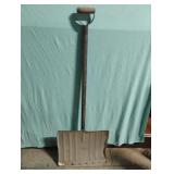 Flat shovel