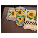 Sunflower pot holders and kitchen towel
