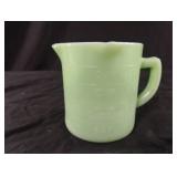 Vintage Jadeite 1 cup measuring cup. Has crack in