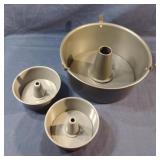 Angel food cake pans