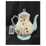 Pioneer Woman Kari teapot is a 2.4-quart