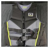 OBrien mens large life vest