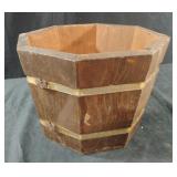 Octogan wood planter