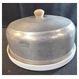 Aluminum cake cover with plastic bottom