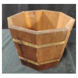 Octogan wood planter