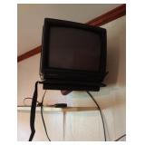 Magnavox tv with remote 13"