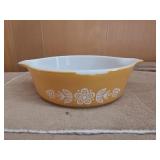 vintage Pyrex 1-pint casserole dish in the