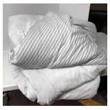 White with gray stripe bedspreadGood