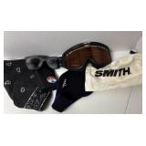 Two ski goggles / face masks / two cloths Gently