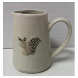 Little swirl pitcher for syrup or
