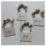 Flavia Golden white Christmas ornaments Hope