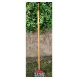 Garden weasel cultivator