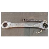 Snap-on ratcheting box end wrenches
