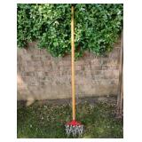 Garden weasel cultivator