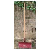 Snow shovel