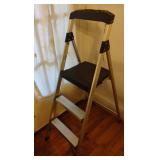 Aluminum step ladder
