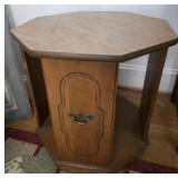 22x22x22 vintage octagonal top end table