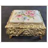 Splendid Ceramic Floral & Embossed Gold Metal