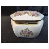 Heritage House porcelain music box from the 1992