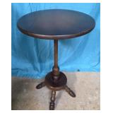 vintage wooden round pedestal accent table 14x22