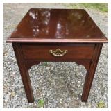 21x23x26 Thomasville furniture end table