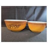 vintage Pyrex mixing bowls in the Old Orchard