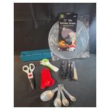 Aluminum measuring spoons, kitchen shears,