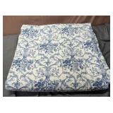Blue and white quilt scalloped edge full size