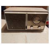 Vintage Zenith AM/FM radio. Unknown condition.