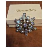 vintage gold-tone snowflake or starburst brooch