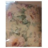 Floral comforter. Full size