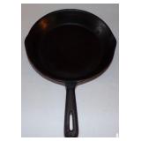Vintage 8' Cast Iron Frying Pan Skillet w/ Double