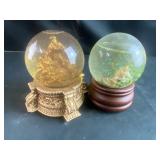 Music snow globes