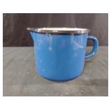 Enamelware measuring cup with pour spout