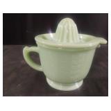 Vintage Green  Jadeite Vintage Measuring 2 Cup w/